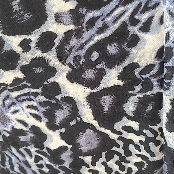 Neiman Marcus Merino Wool Scarf - Picture 10 of 10